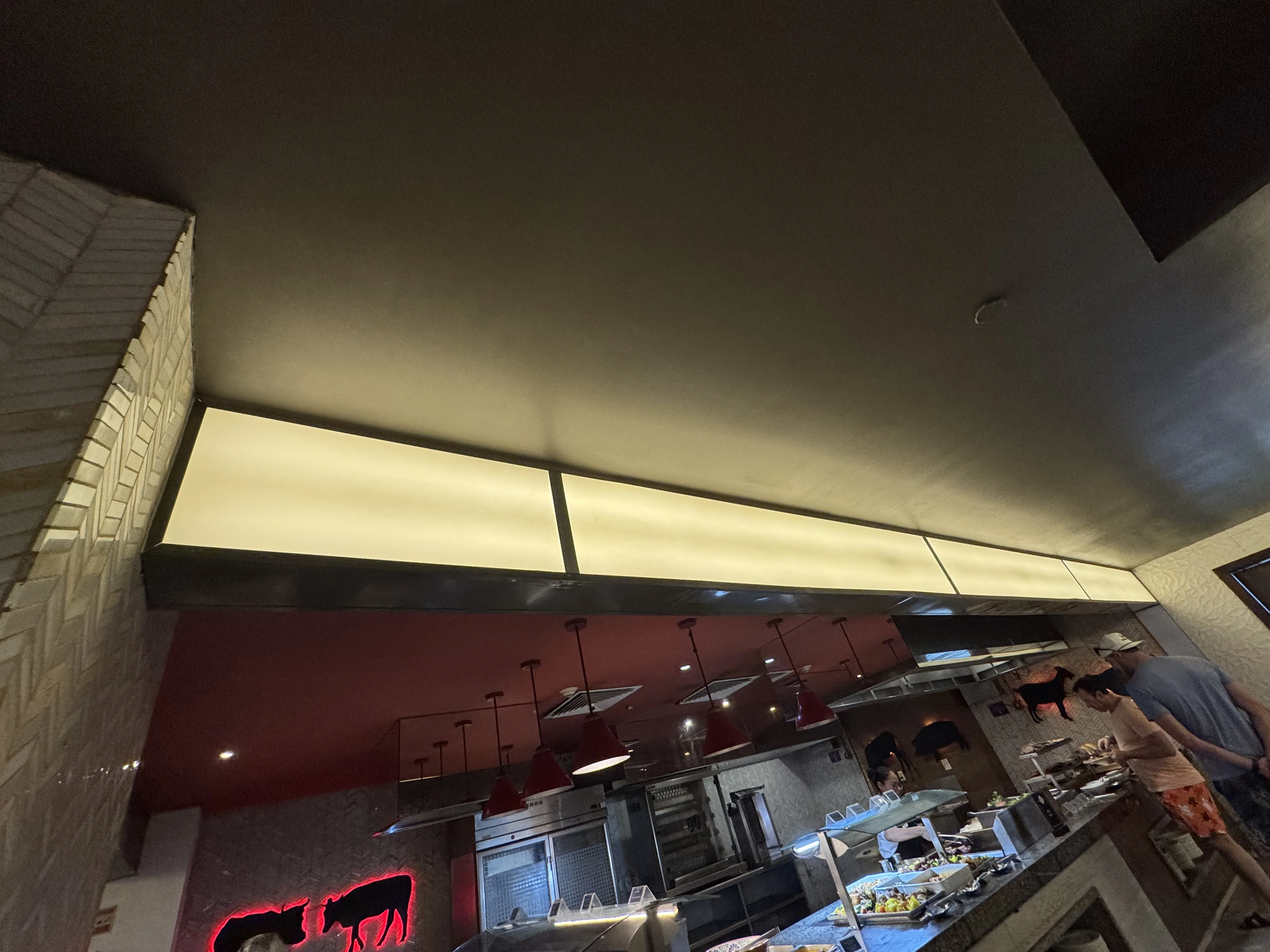 Fabricación e instalación de aluminio, cristales e iluminación